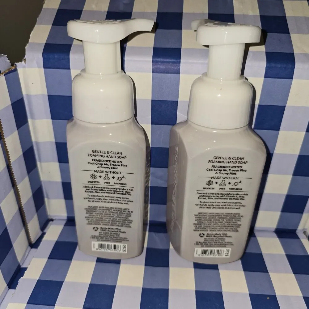 BATH & BODY WORKS GENTLE CLEAN FOAMING HAND SOAP FIRST SNOW X 2